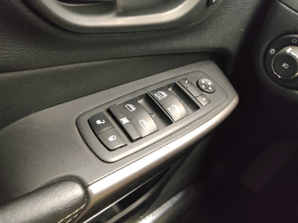 2020 Jeep Cherokee in Independence, MO 64055 - 18077601 27