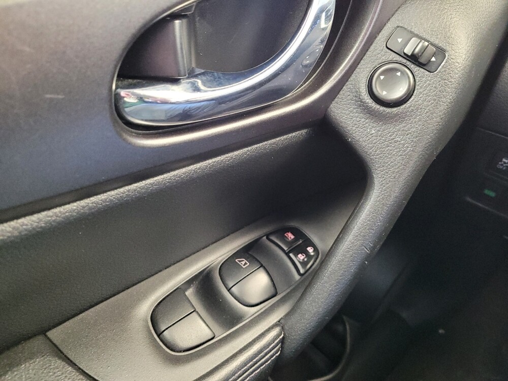 2016 Nissan Rogue in Toledo, OH 43617 - 18077659 27