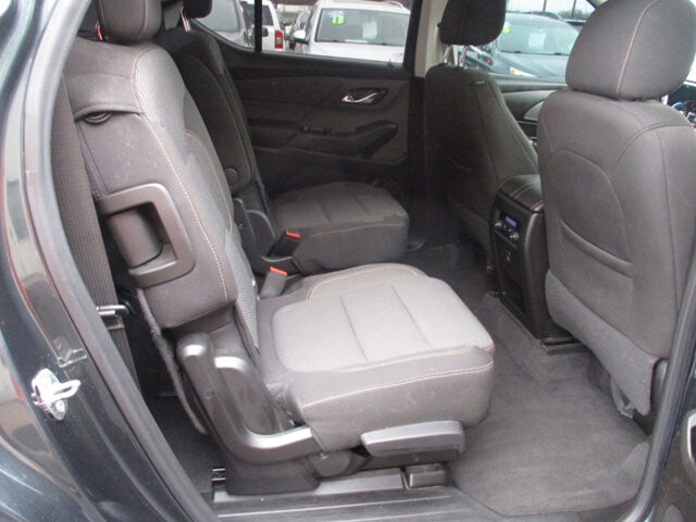2018 Chevrolet Traverse in Oak Grove, MO 64075 - 18077864 12
