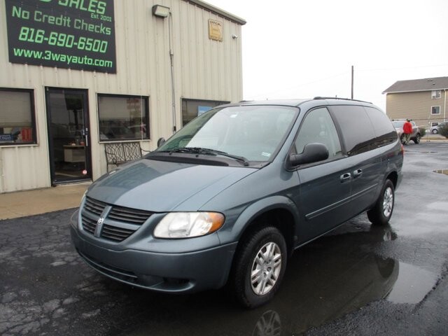 2005 Dodge Grand Caravan in Oak Grove, MO 64075 - 18077865