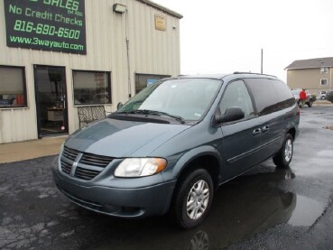 2005 Dodge Grand Caravan in Oak Grove, MO 64075
