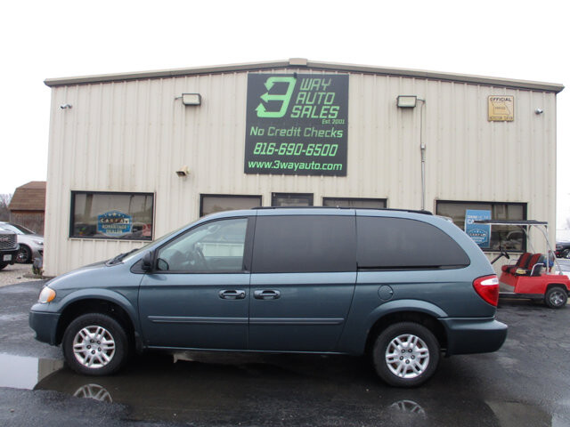 2005 Dodge Grand Caravan in Oak Grove, MO 64075 - 18077865 8
