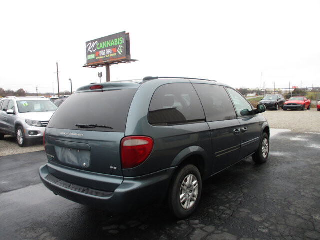 2005 Dodge Grand Caravan in Oak Grove, MO 64075 - 18077865 5