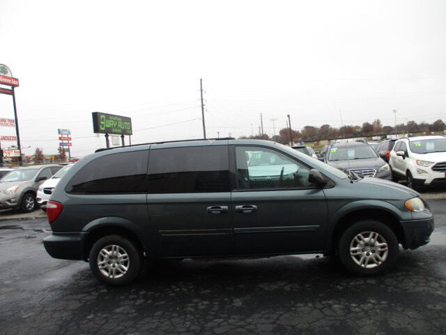 2005 Dodge Grand Caravan in Oak Grove, MO 64075 - 18077865 4