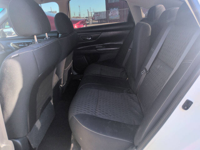 2018 Nissan Altima in North Little Rock, AR 72117-1620 - 18077870 4