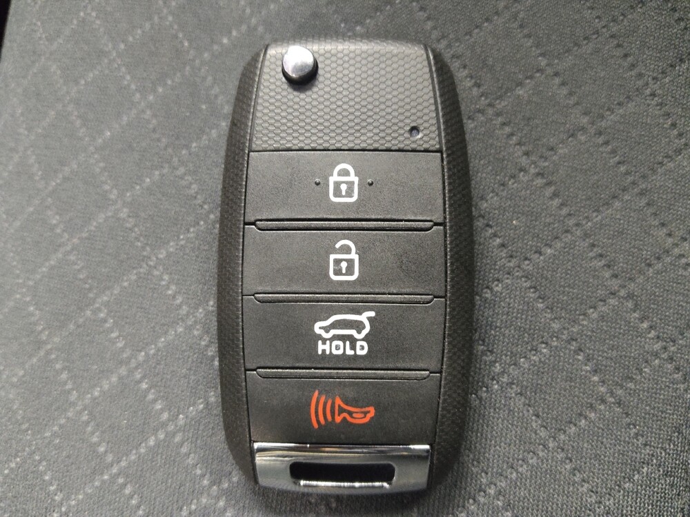 2018 Kia Sorento in Houston, TX 77060 - 18077980 32