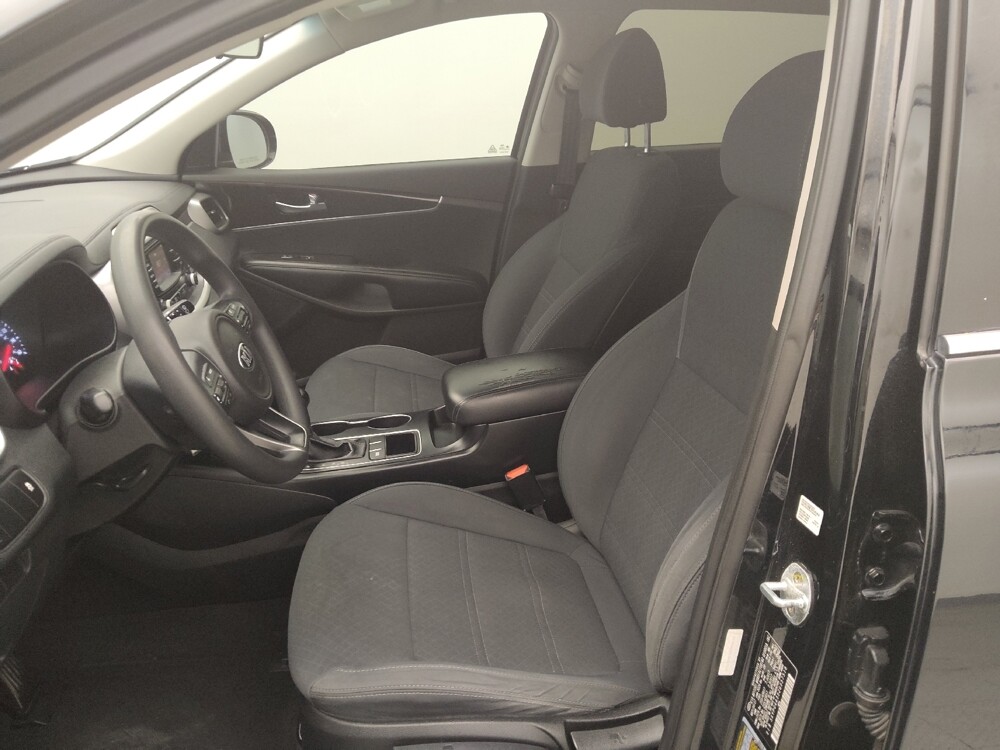2018 Kia Sorento in Houston, TX 77060 - 18077980 17