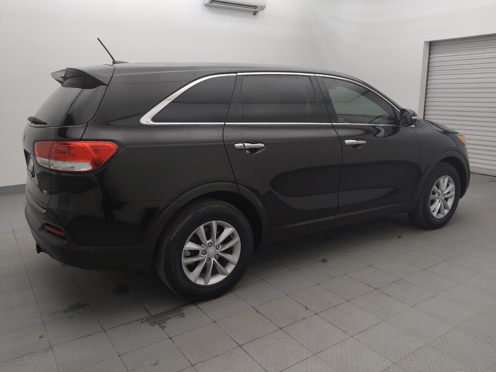 2018 Kia Sorento in Houston, TX 77060 - 18077980 10