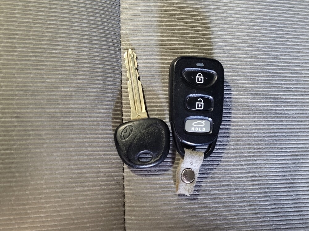 2017 Hyundai Elantra in Gainesville, FL 32609 - 18078126 32