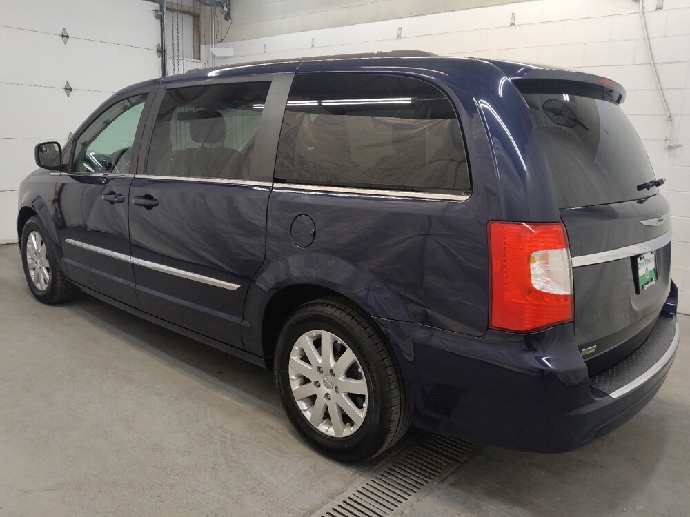 2016 Chrysler Town & Country in Fairfield, OH 45014 - 18078199 3