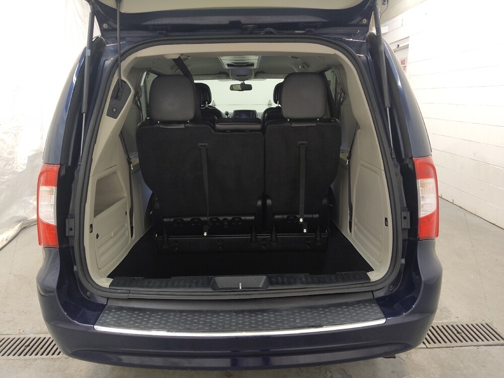2016 Chrysler Town & Country in Fairfield, OH 45014 - 18078199 29