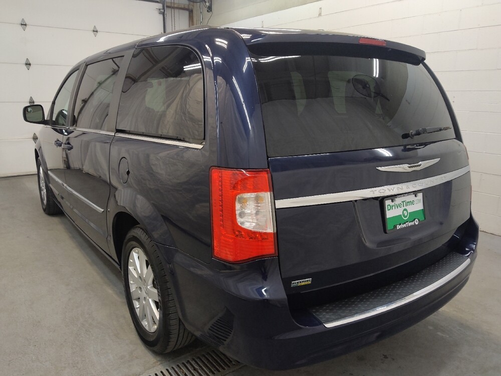 2016 Chrysler Town & Country in Fairfield, OH 45014 - 18078199 5