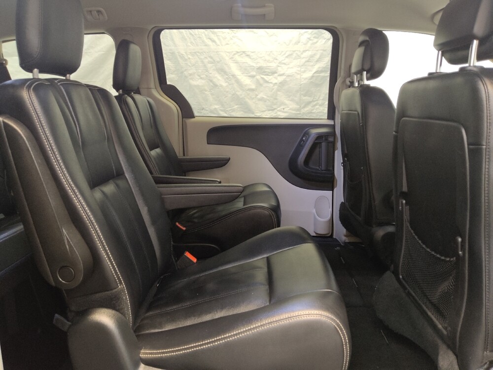 2016 Chrysler Town & Country in Fairfield, OH 45014 - 18078199 19