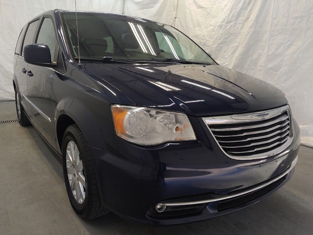 2016 Chrysler Town & Country in Fairfield, OH 45014 - 18078199 13