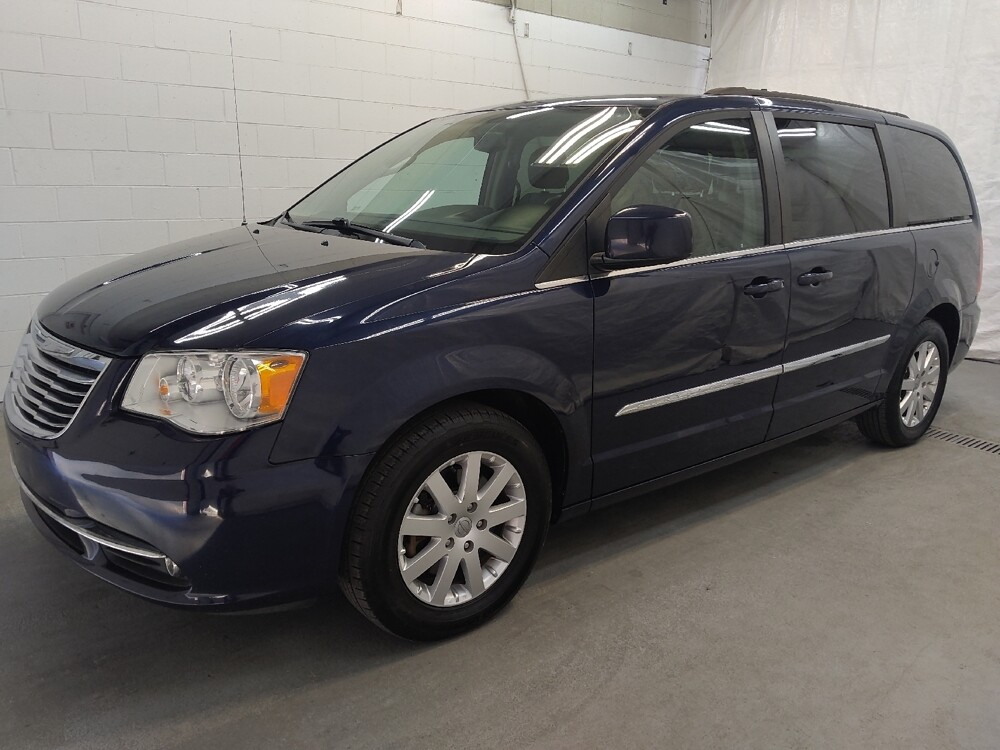 2016 Chrysler Town & Country in Fairfield, OH 45014 - 18078199 2
