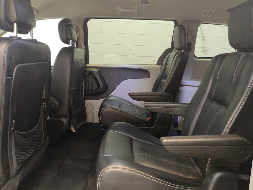 2016 Chrysler Town & Country in Fairfield, OH 45014 - 18078199 18