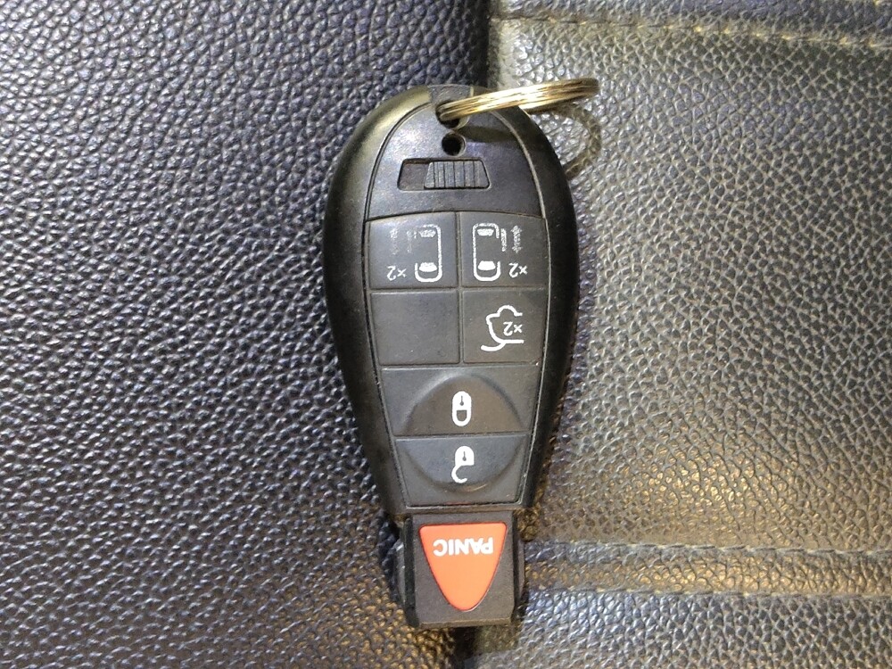 2016 Chrysler Town & Country in Fairfield, OH 45014 - 18078199 32