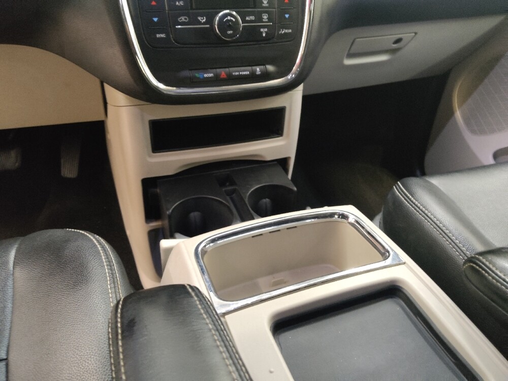 2016 Chrysler Town & Country in Fairfield, OH 45014 - 18078199 26