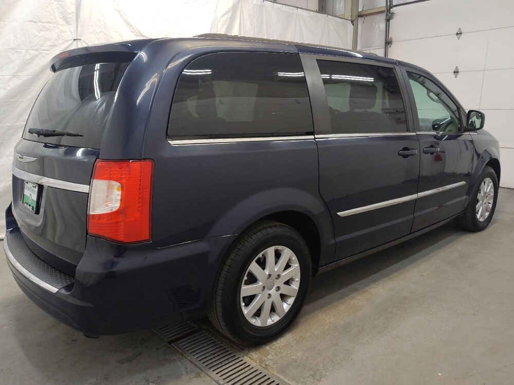 2016 Chrysler Town & Country in Fairfield, OH 45014 - 18078199 10