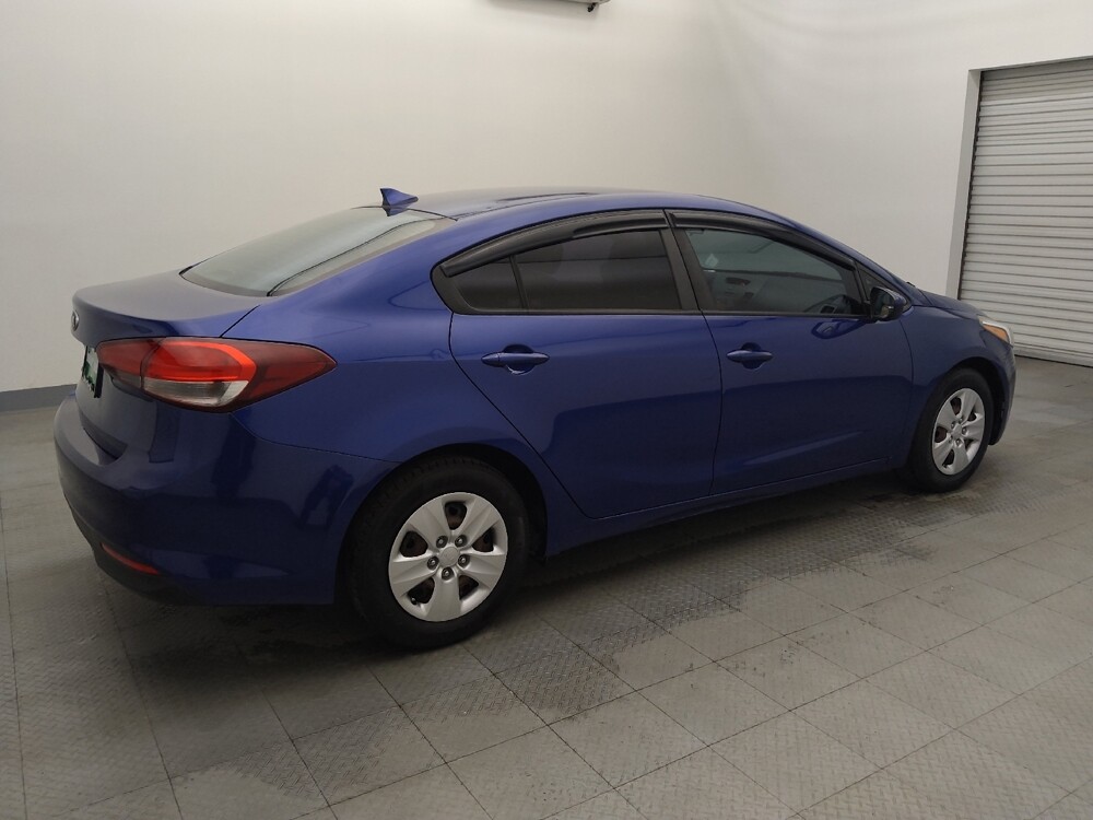 2017 Kia Forte in Houston, TX 77074 - 18078317 10