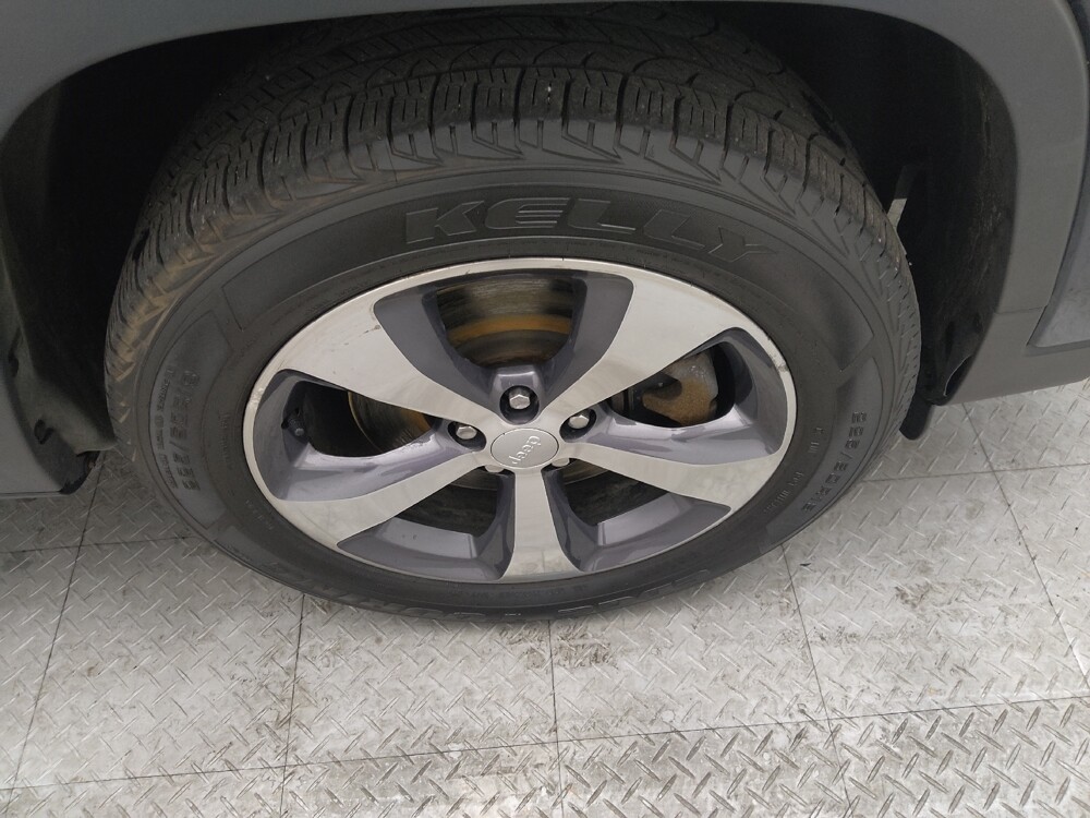 2019 Jeep Cherokee in St. Louis, MO 63125 - 18078339 31