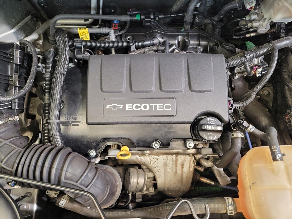 2020 Chevrolet Trax in Louisville, KY 40258 - 18078406 30