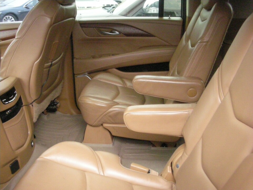 2016 Cadillac Escalade ESV in Nashville, TN 37209 - 18078490 5