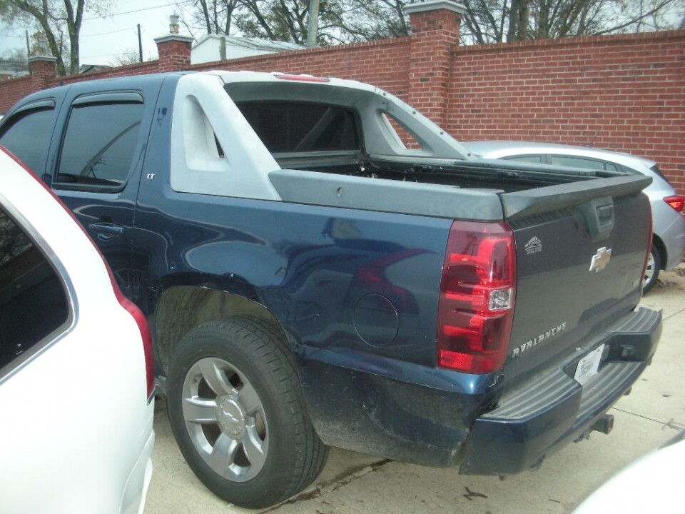 2010 Chevrolet Avalanche in Nashville, TN 37209 - 18078496 3