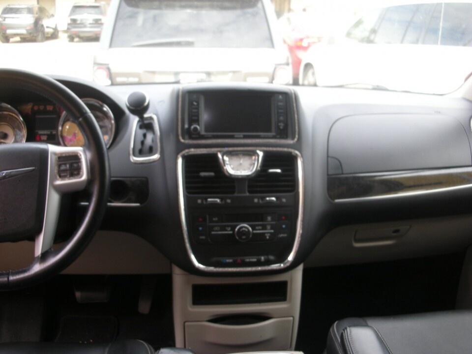 2016 Chrysler Town & Country in Nashville, TN 37209 - 18078513 9