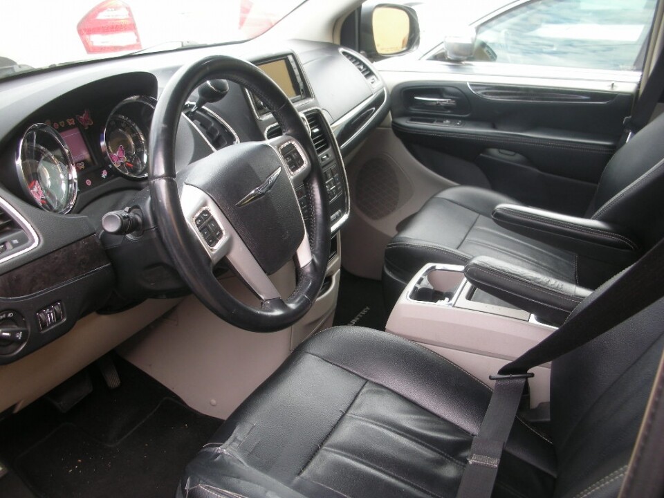 2016 Chrysler Town & Country in Nashville, TN 37209 - 18078513 4