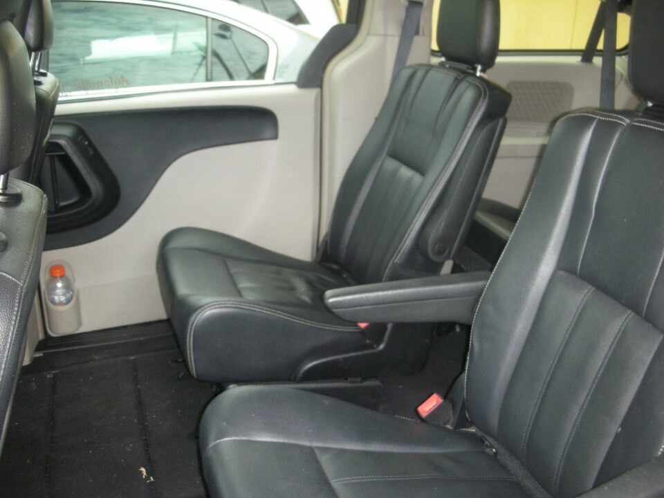 2016 Chrysler Town & Country in Nashville, TN 37209 - 18078513 5