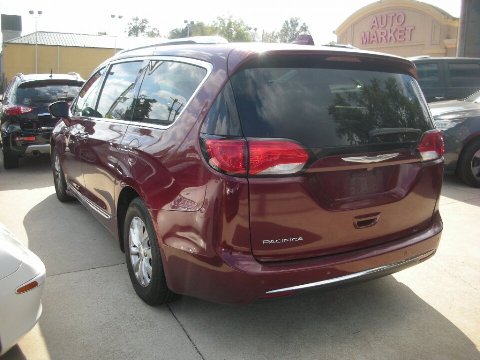 2018 Chrysler Pacifica in Nashville, TN 37209 - 18078516 3