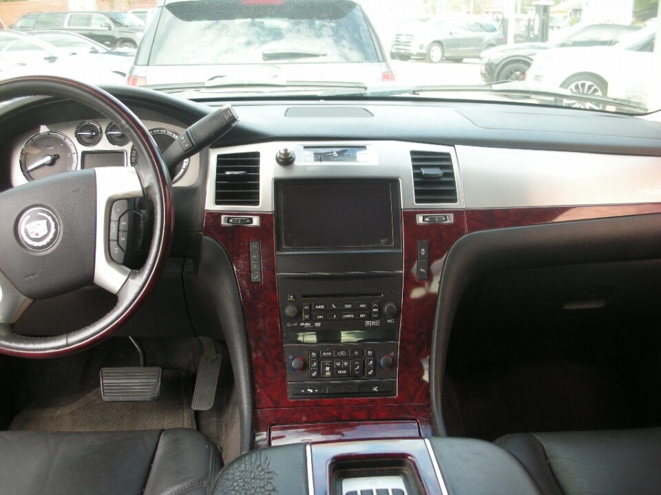 2014 Cadillac Escalade in Nashville, TN 37209 - 18078518 10