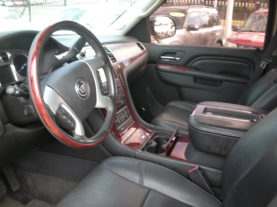 2014 Cadillac Escalade in Nashville, TN 37209 - 18078518 4