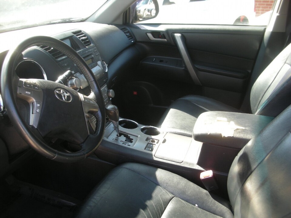 2010 Toyota Highlander in Nashville, TN 37209 - 18078523 4