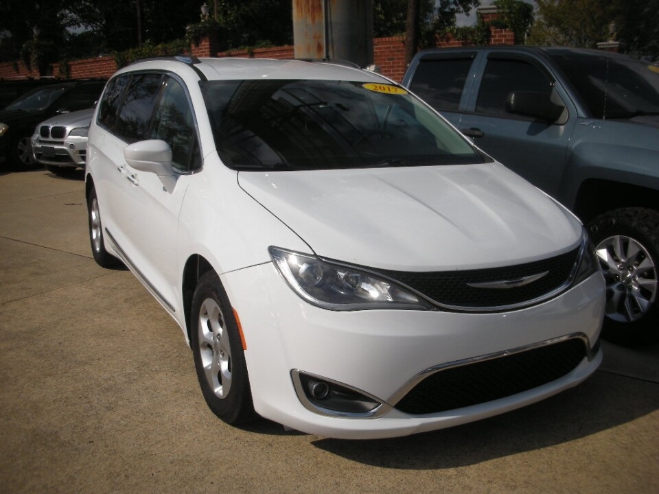 2017 Chrysler Pacifica in Nashville, TN 37209 - 18078529
