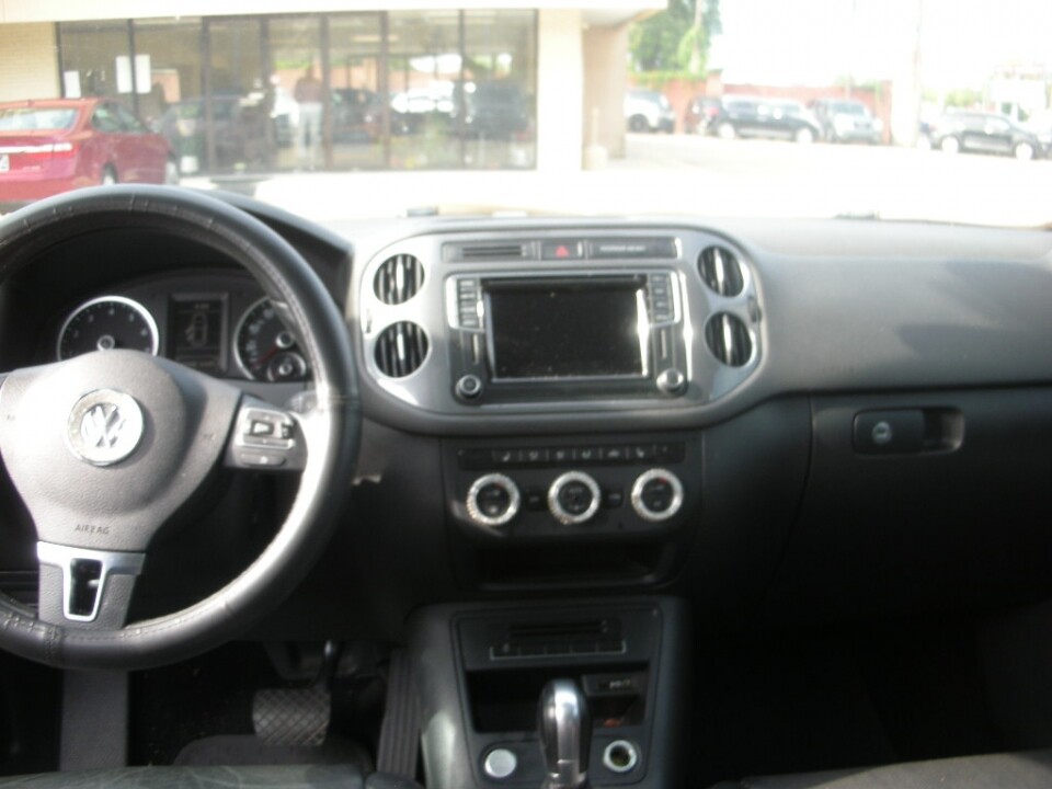2017 Volkswagen Tiguan in Nashville, TN 37209 - 18078547 7