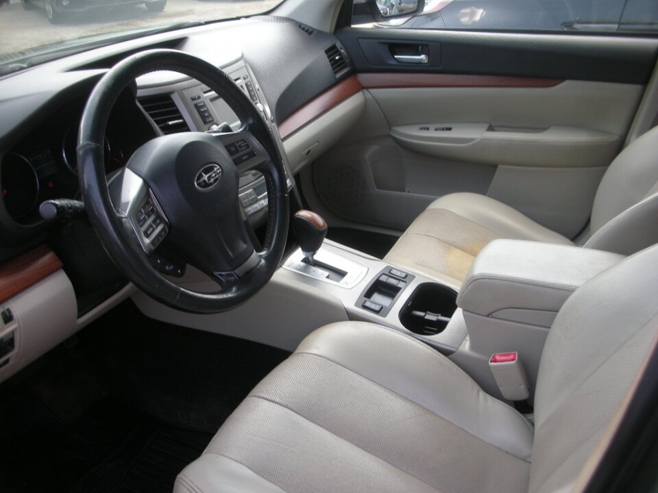 2013 Subaru Outback in Nashville, TN 37209 - 18078556 4