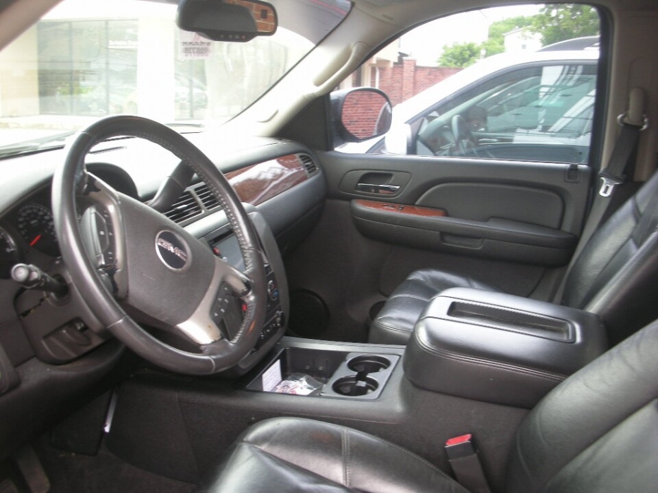 2008 GMC Yukon XL in Nashville, TN 37209 - 18078569 4