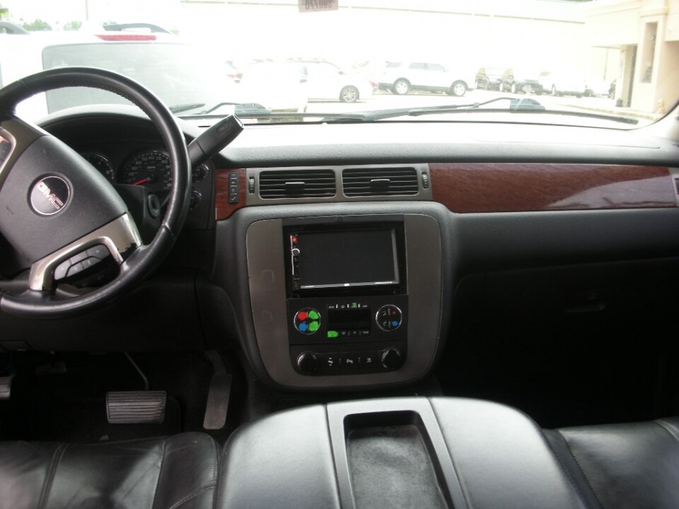 2008 GMC Yukon XL in Nashville, TN 37209 - 18078569 9