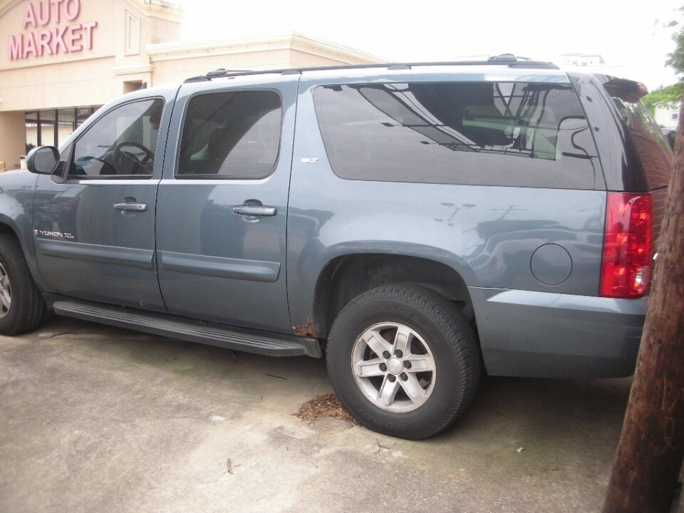 2008 GMC Yukon XL in Nashville, TN 37209 - 18078569 3
