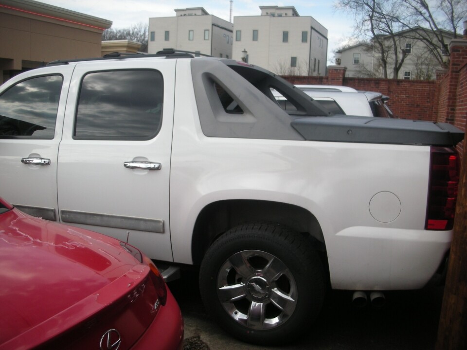 2011 Chevrolet Avalanche in Nashville, TN 37209 - 18078580 3