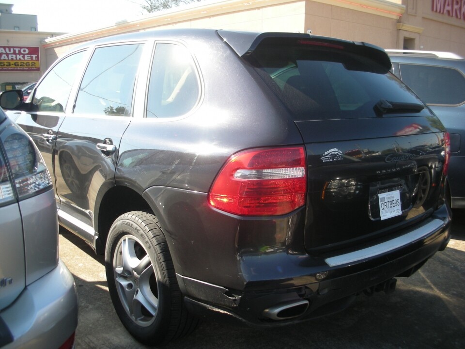 2010 Porsche Cayenne in Nashville, TN 37209 - 18078600 3