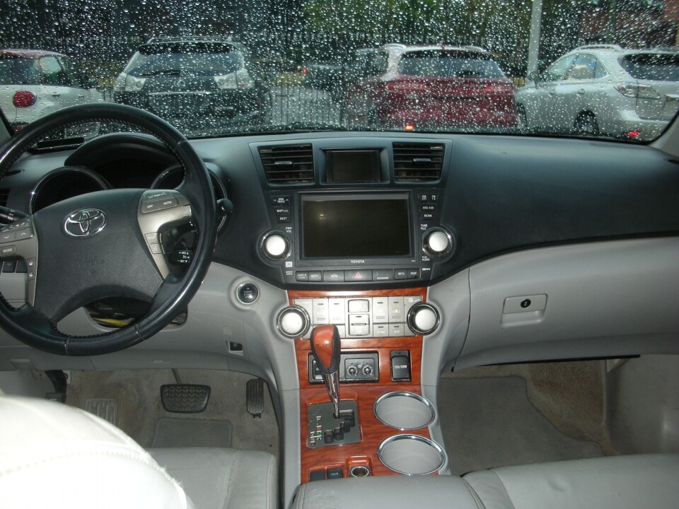 2009 Toyota Highlander in Nashville, TN 37209 - 18078603 8