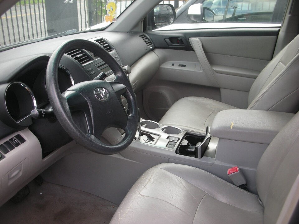 2010 Toyota Highlander in Nashville, TN 37209 - 18078613 4