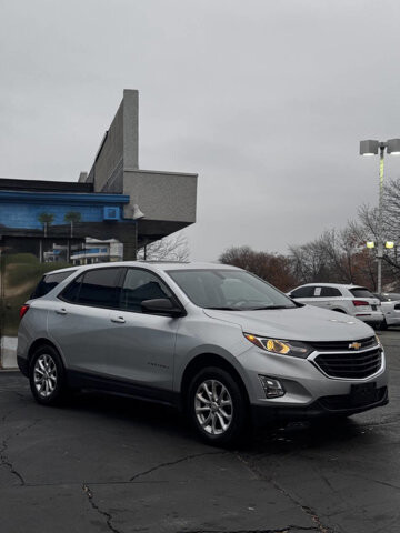 2019 Chevrolet Equinox in Eastpointe, MI 48021 - 18078657 3
