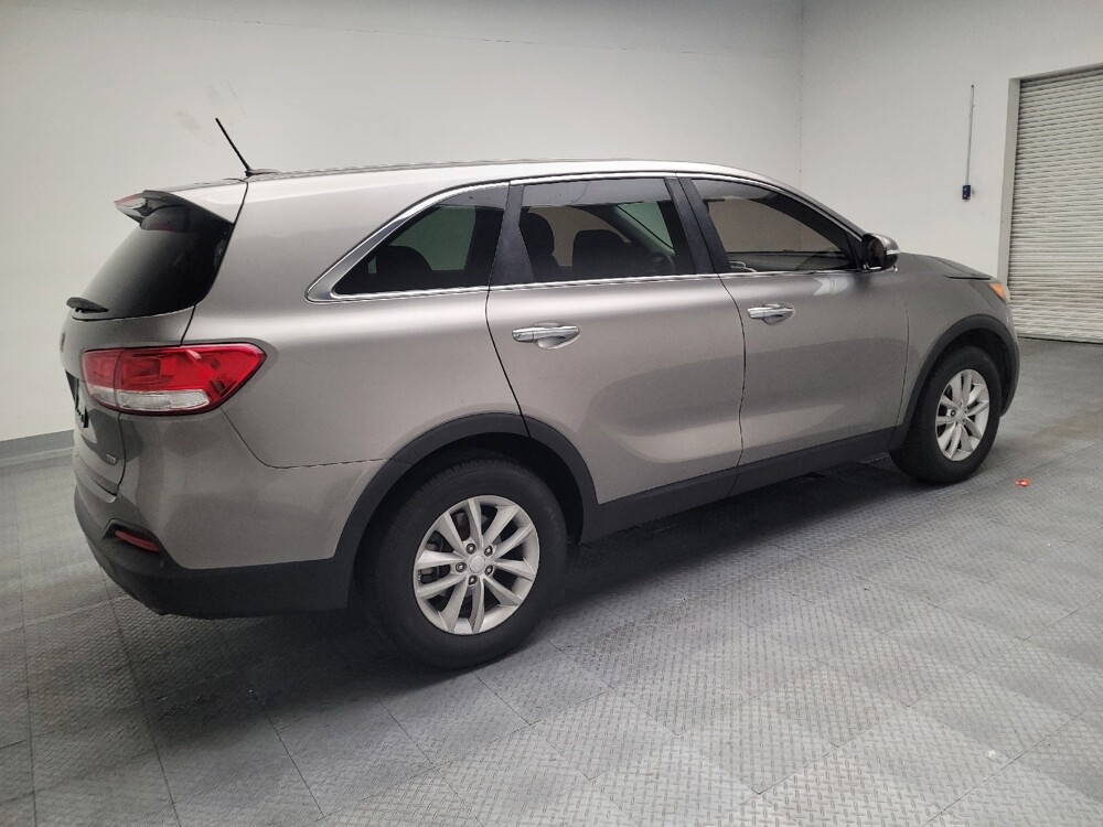 2017 Kia Sorento in Montclair, CA 91763 - 18078666 10