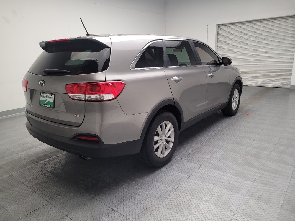 2017 Kia Sorento in Montclair, CA 91763 - 18078666 9