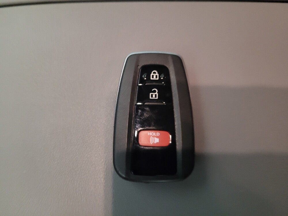 2022 Toyota Highlander in Riverside, CA 92504 - 18078668 32