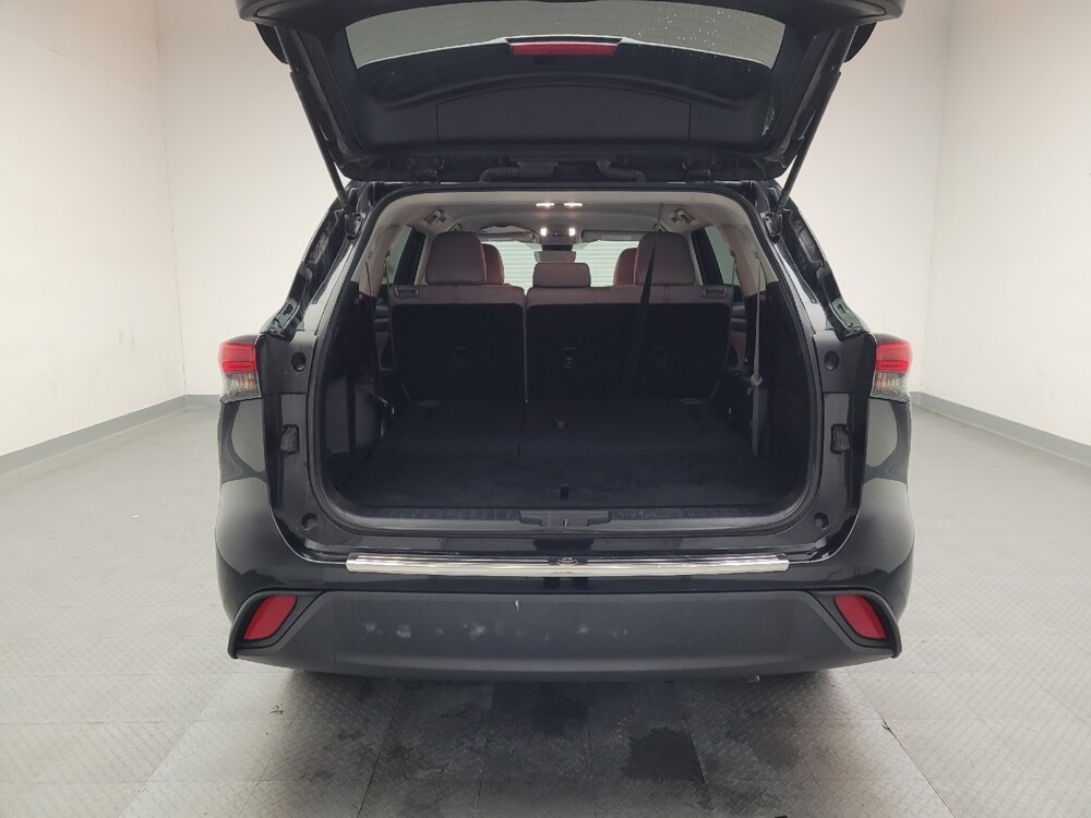 2022 Toyota Highlander in Riverside, CA 92504 - 18078668 29